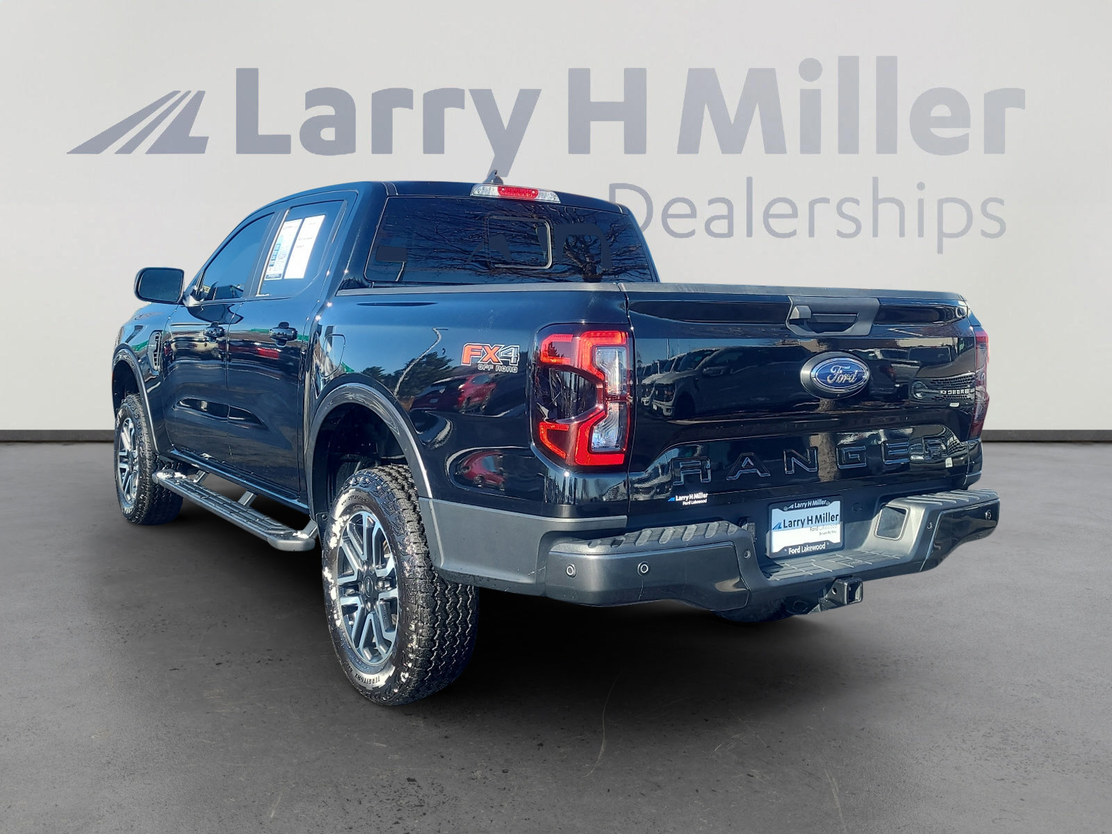 Certified 2024 Ford Ranger Lariat w/ FX4 Off-Road Package image 3