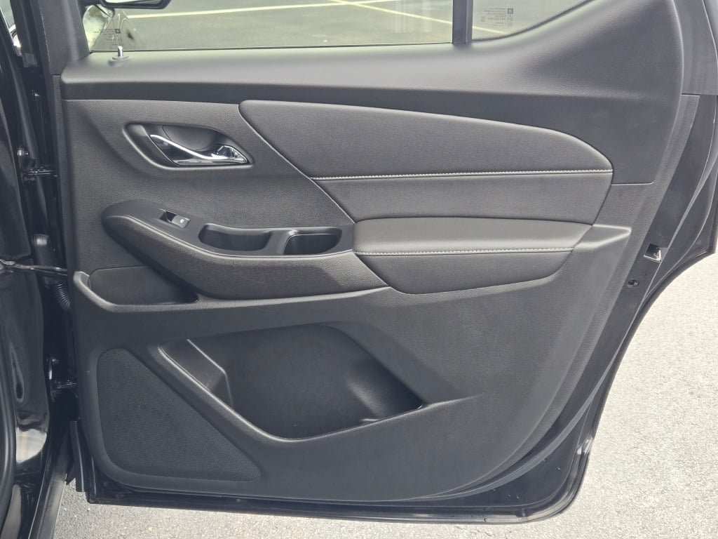 Used 2023 Chevrolet Traverse LT w/ LPO, Floor Liner Package AWD/4WD image 9