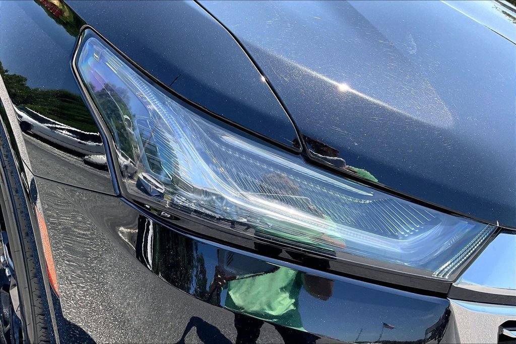 Used 2022 Chevrolet Traverse Premier w/ LPO, Floor Liner Package FWD image 30