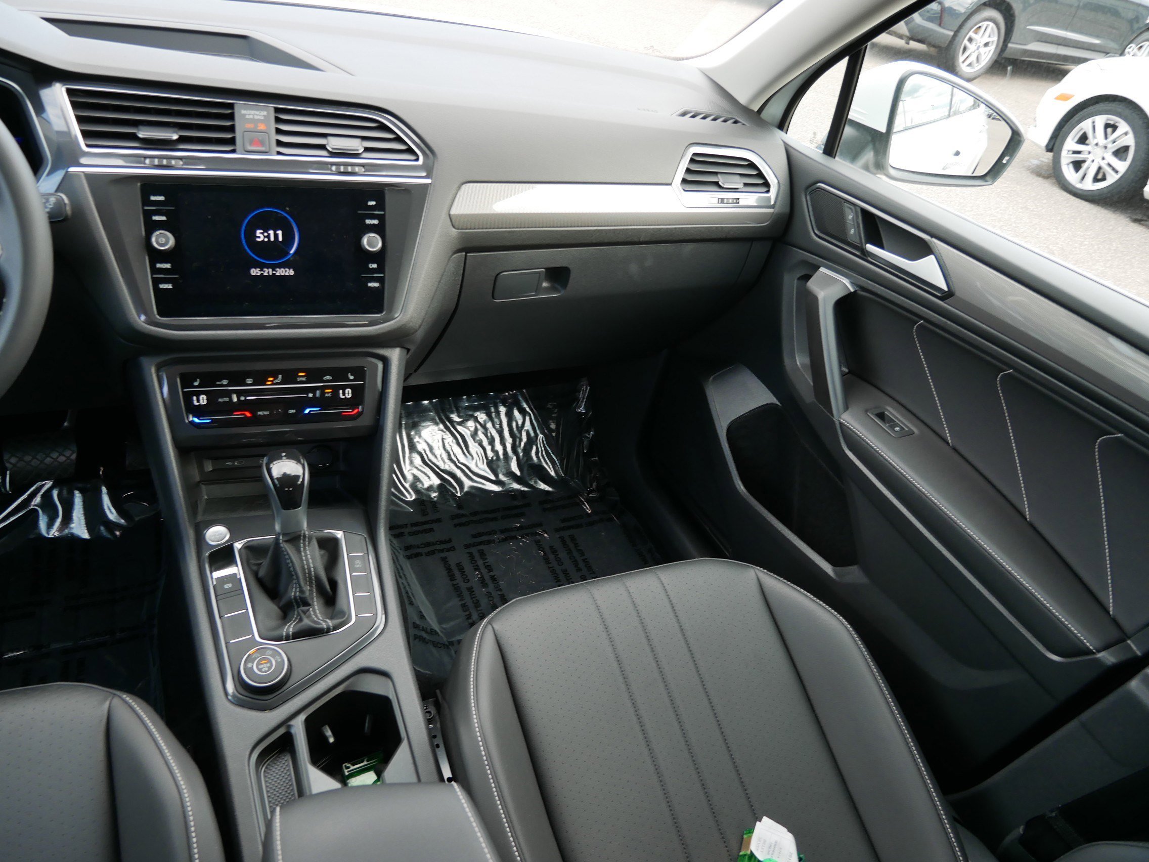 Used 2022 Volkswagen Tiguan SE AWD/4WD image 11