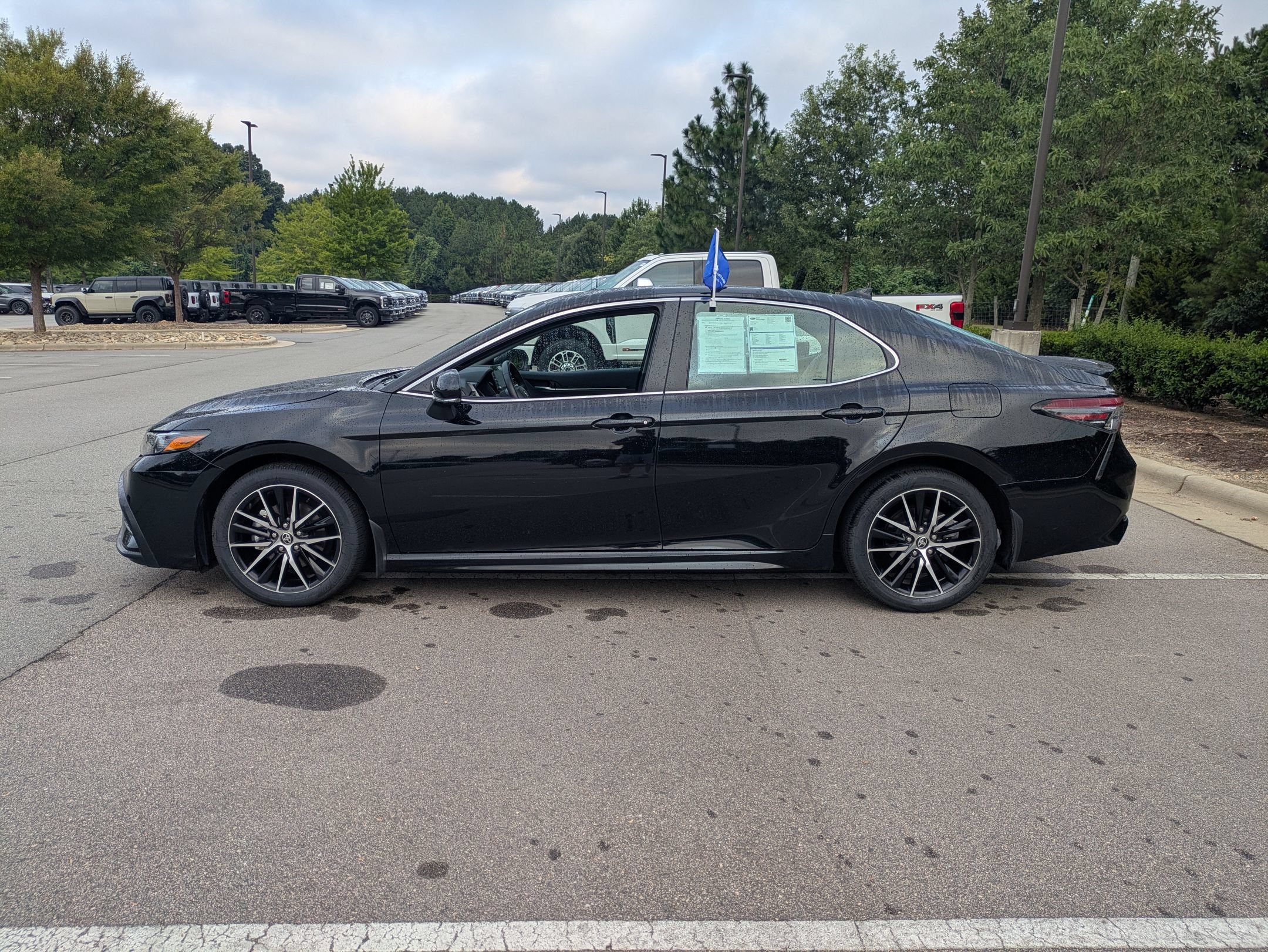 Used 2024 Toyota Camry SE FWD image 7