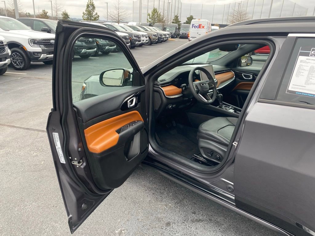 Used 2024 Jeep Compass Limited w/ Elite Group image 10