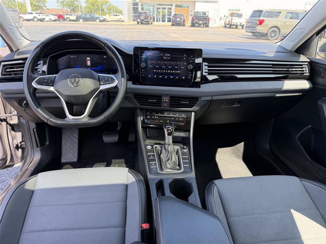 Used 2025 Volkswagen Jetta SE FWD image 15