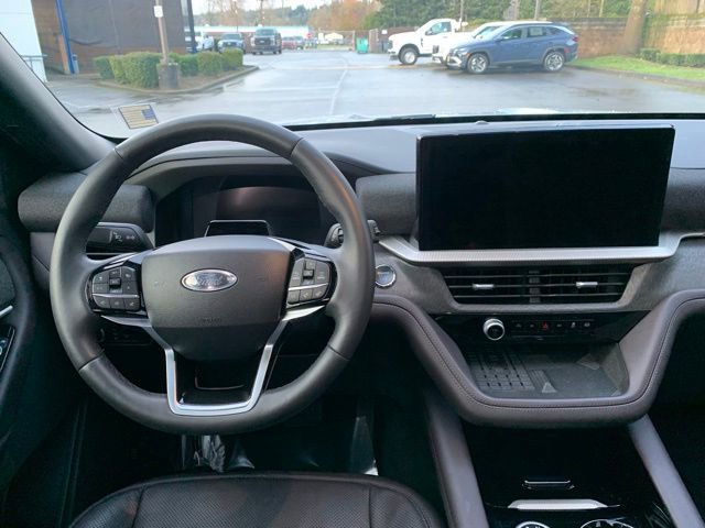 Certified 2025 Ford Explorer Platinum w/ Ultimate Package image 21