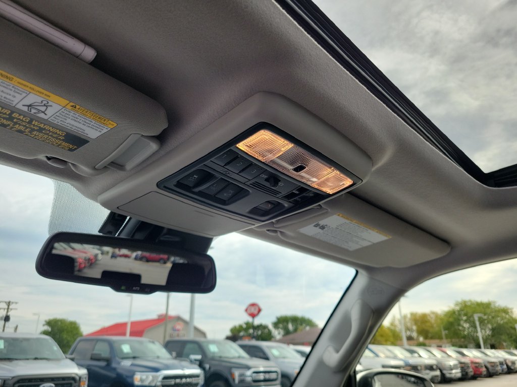 Used 2024 Toyota 4Runner SR5 Premium w/ Moonroof Package AWD/4WD image 32