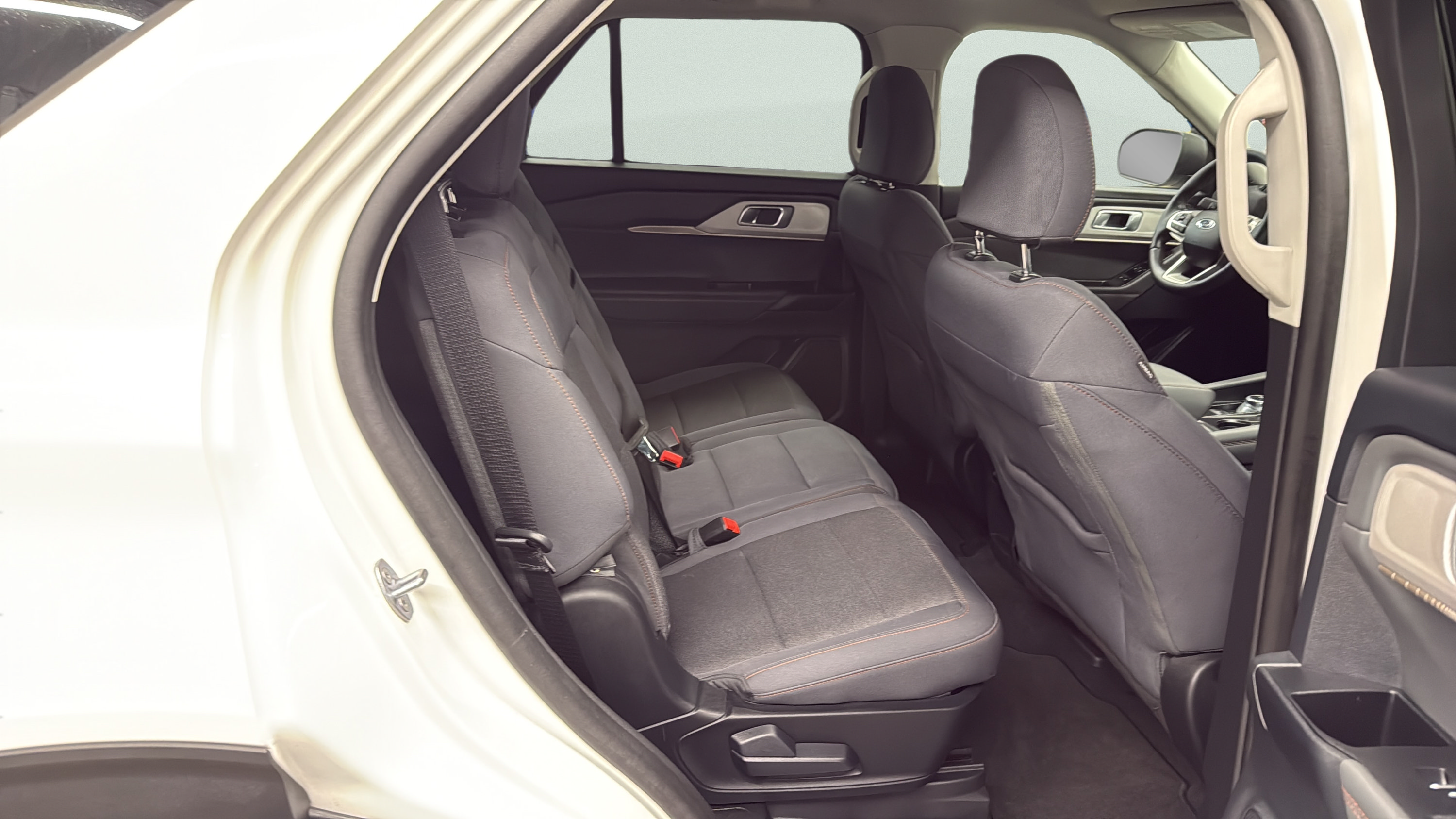 Certified 2025 Ford Explorer Active AWD/4WD image 16