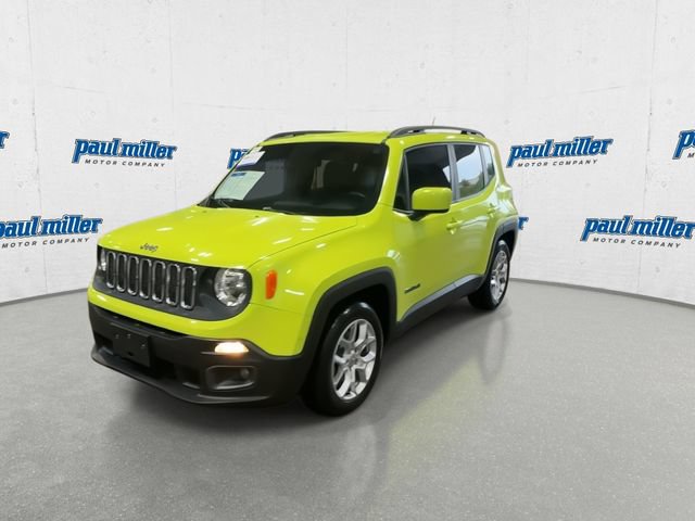 Used 2017 Jeep Renegade Latitude w/ Cold Weather Group FWD image 5