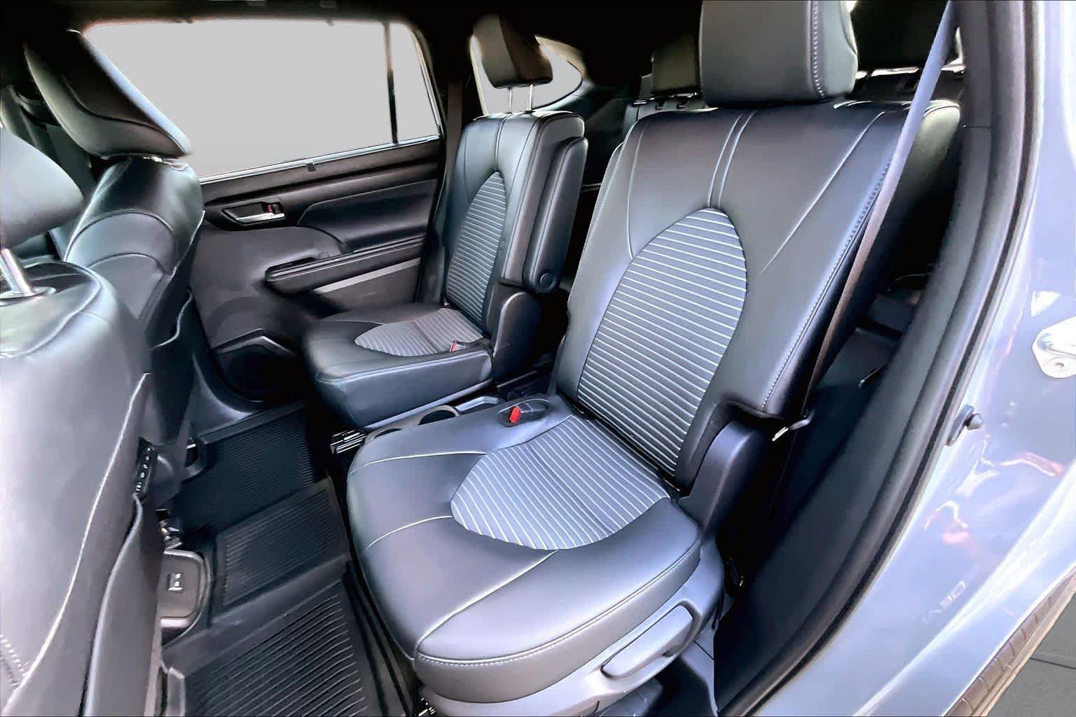 Used 2025 Toyota Highlander XSE AWD/4WD image 21