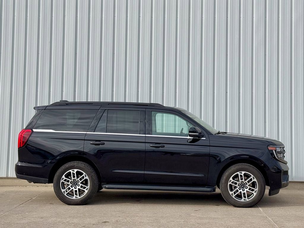 Certified 2025 Ford Expedition Active AWD/4WD image 7