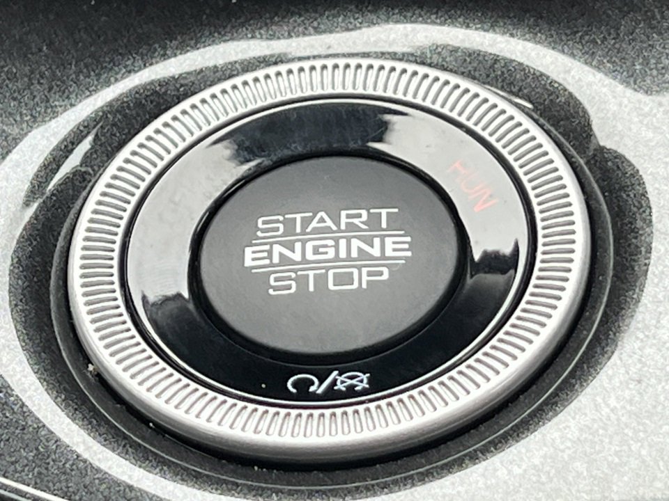 Used 2022 Jeep Grand Cherokee Laredo w/ Luxury Tech Group I image 26