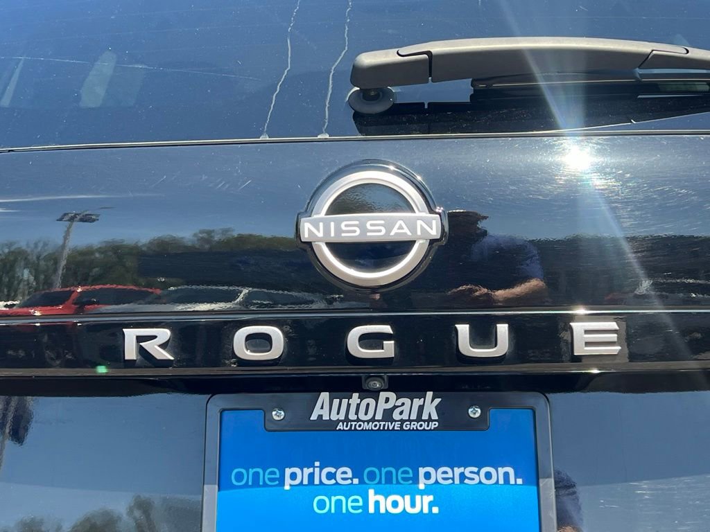 Used 2024 Nissan Rogue SV AWD/4WD image 9