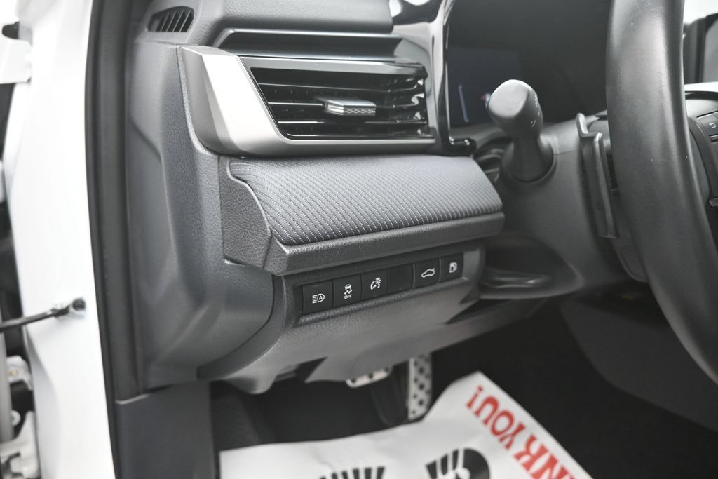 Used 2025 Toyota Camry SE FWD image 13