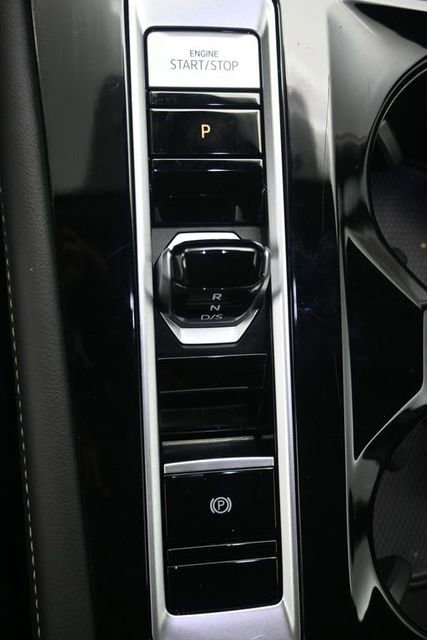 Used 2025 Volkswagen Atlas SEL AWD/4WD image 14