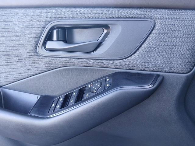 Used 2023 Nissan Rogue S FWD image 17