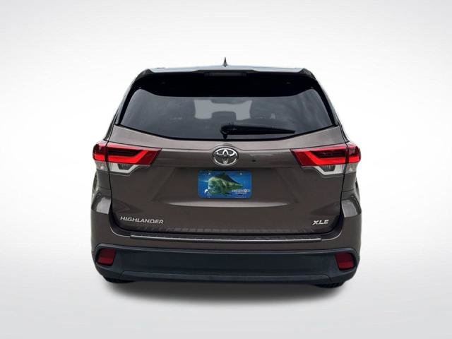 Used 2019 Toyota Highlander XLE FWD image 7