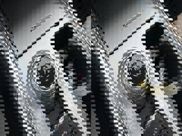 Certified 2022 Ford Explorer Limited w/ Hybrid Equipment Group 310A image 19