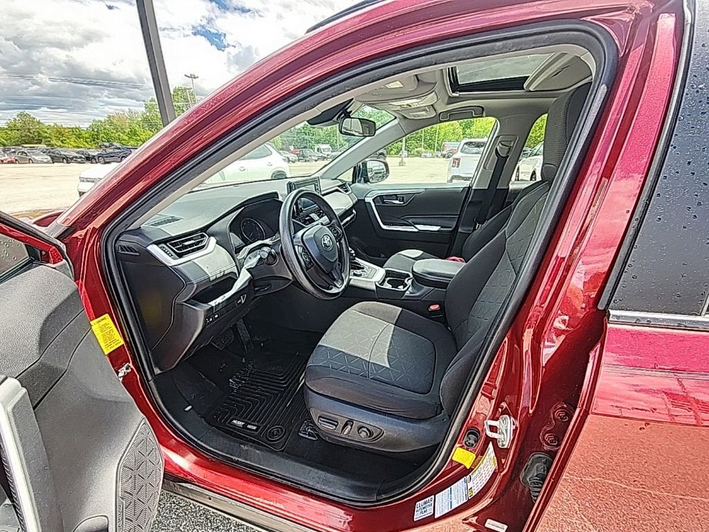 Used 2020 Toyota RAV4 XLE w/ Convenience Package AWD/4WD image 9