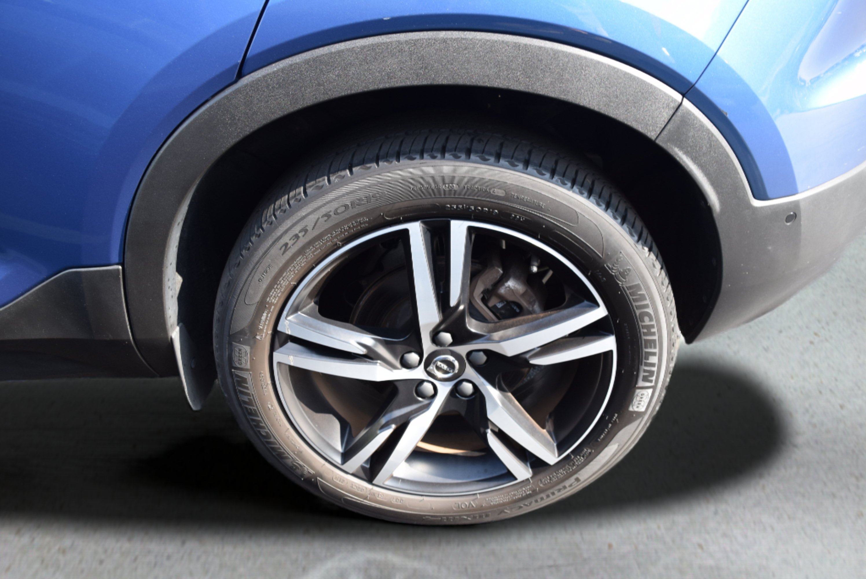 Used 2019 Volvo XC40 T5 R-Design AWD/4WD image 8