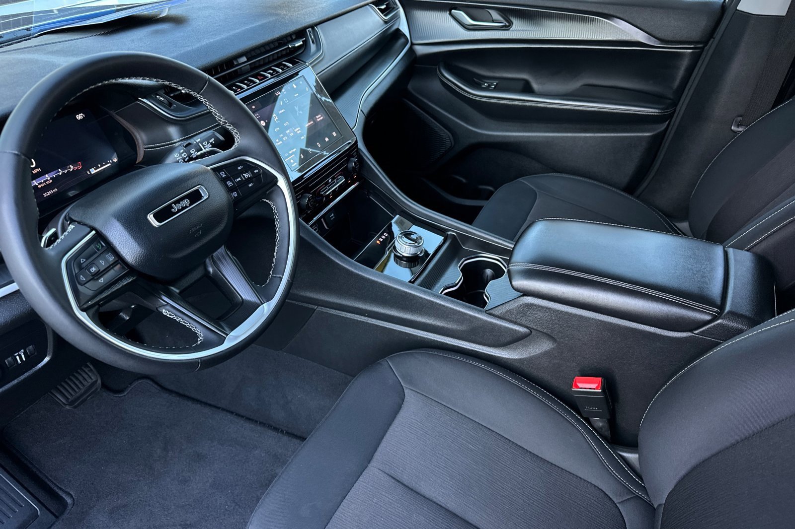 Used 2024 Jeep Grand Cherokee L Laredo image 9