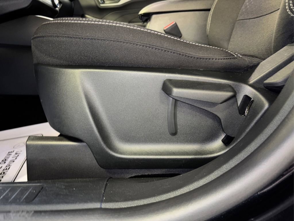 Certified 2025 Ford Escape Active AWD/4WD image 28