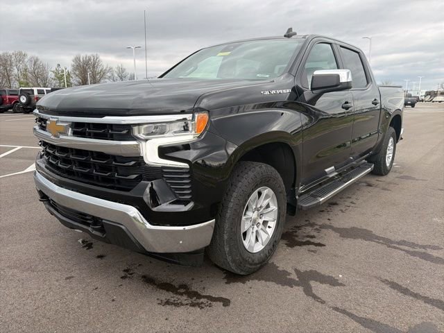 Used 2022 Chevrolet Silverado 1500 LT AWD/4WD image 2