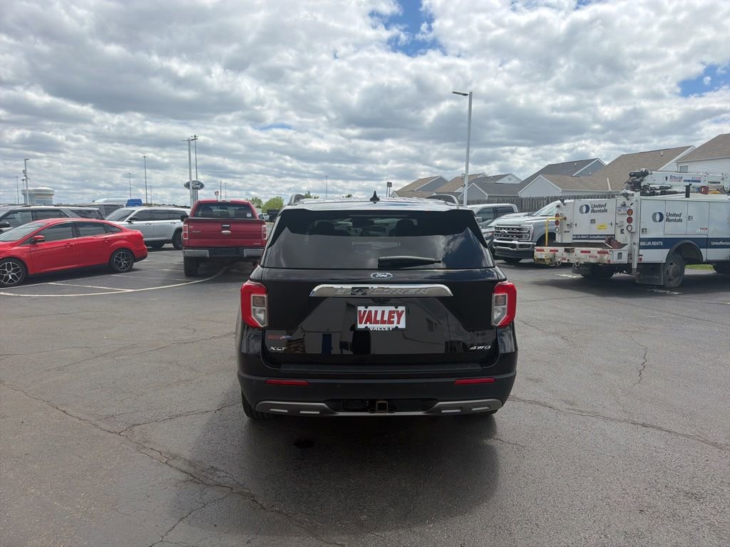 Certified 2022 Ford Explorer XLT w/ Equipment Group 202A AWD/4WD image 7