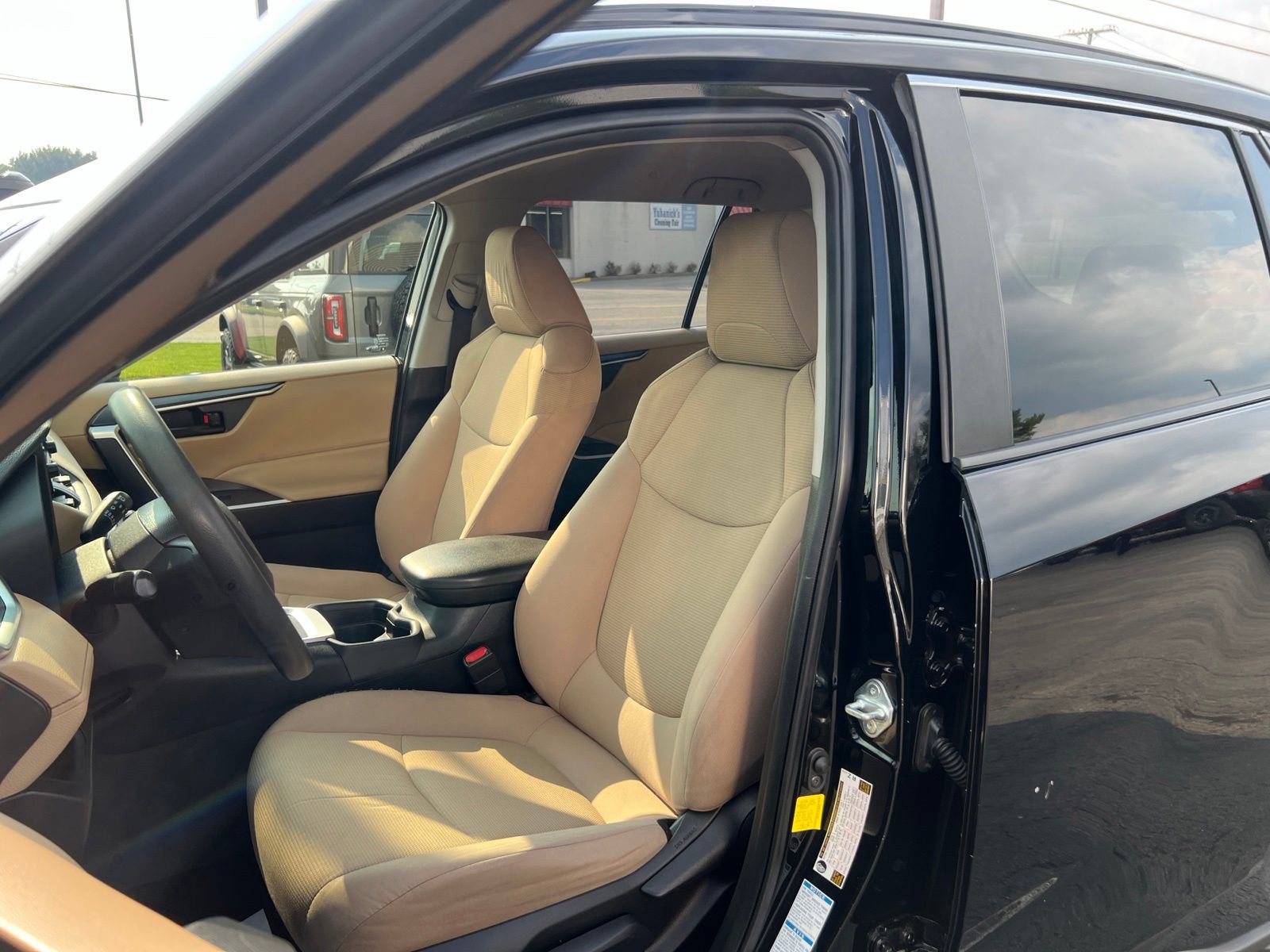 Used 2019 Toyota RAV4 LE w/ All Weather Liner Package AWD/4WD image 23