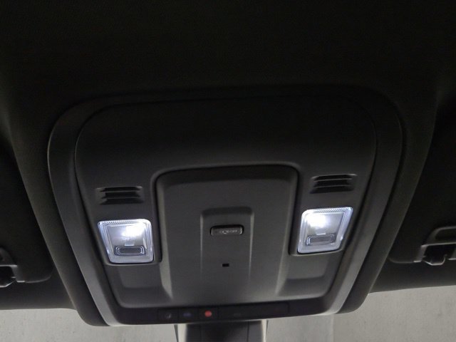 Used 2022 Chevrolet Suburban LS AWD/4WD image 3