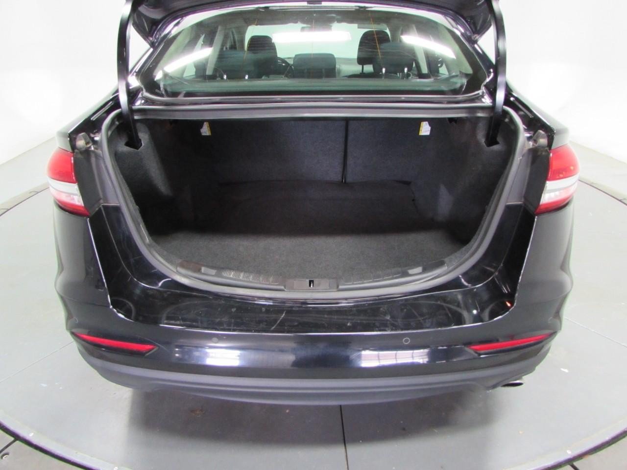 Certified 2020 Ford Fusion SE FWD image 10