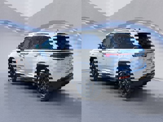 Used 2024 Jeep Grand Cherokee Altitude image 3