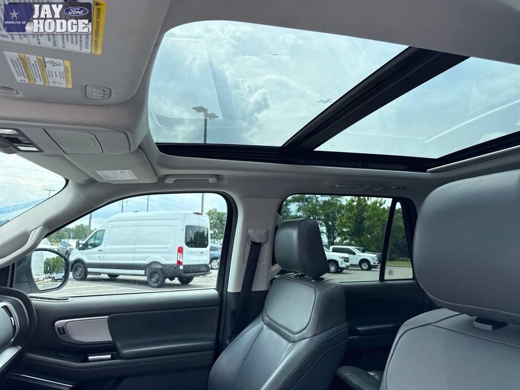 Certified 2025 Ford Expedition Active AWD/4WD image 31