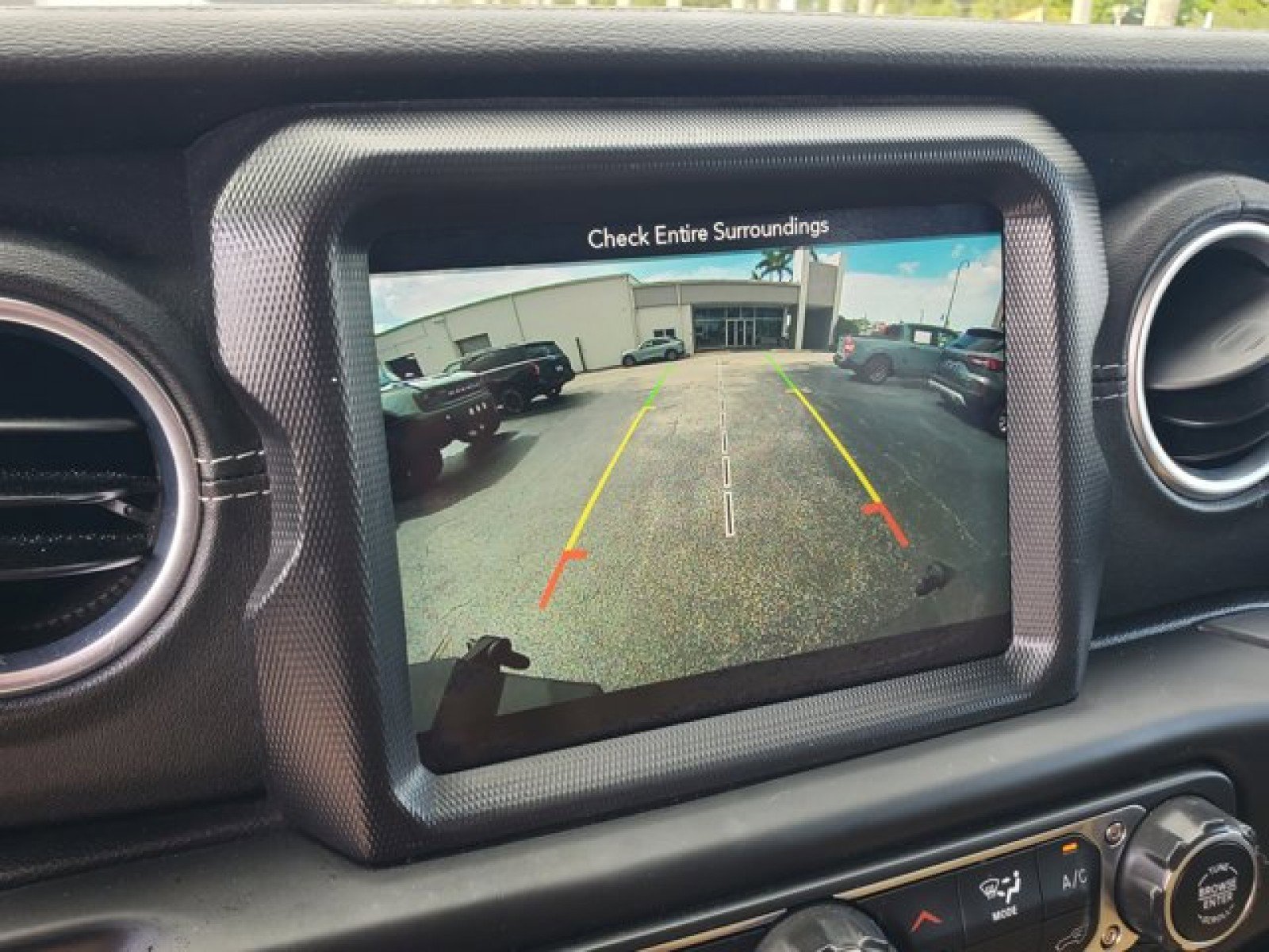 Used 2018 Jeep Wrangler Unlimited Sahara image 20