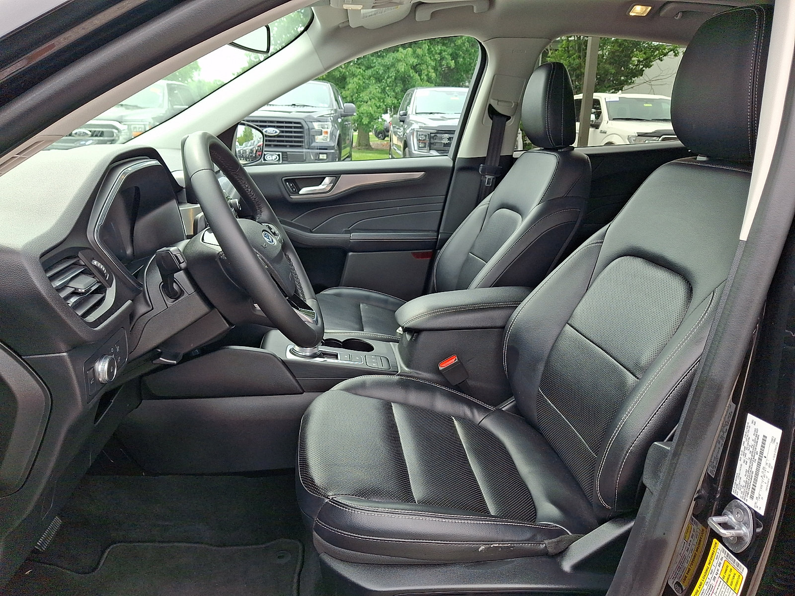 Certified 2022 Ford Escape Titanium AWD/4WD image 16