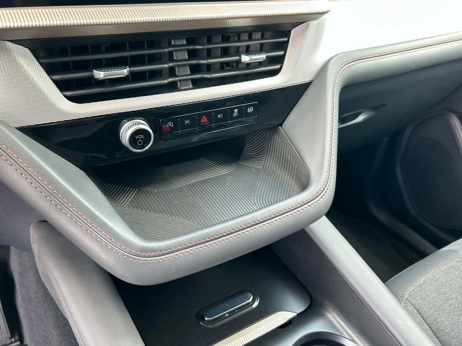 Certified 2025 Ford Explorer Active image 40