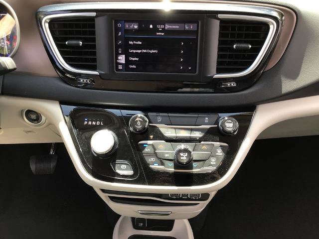 Used 2024 Chrysler Voyager LX image 23