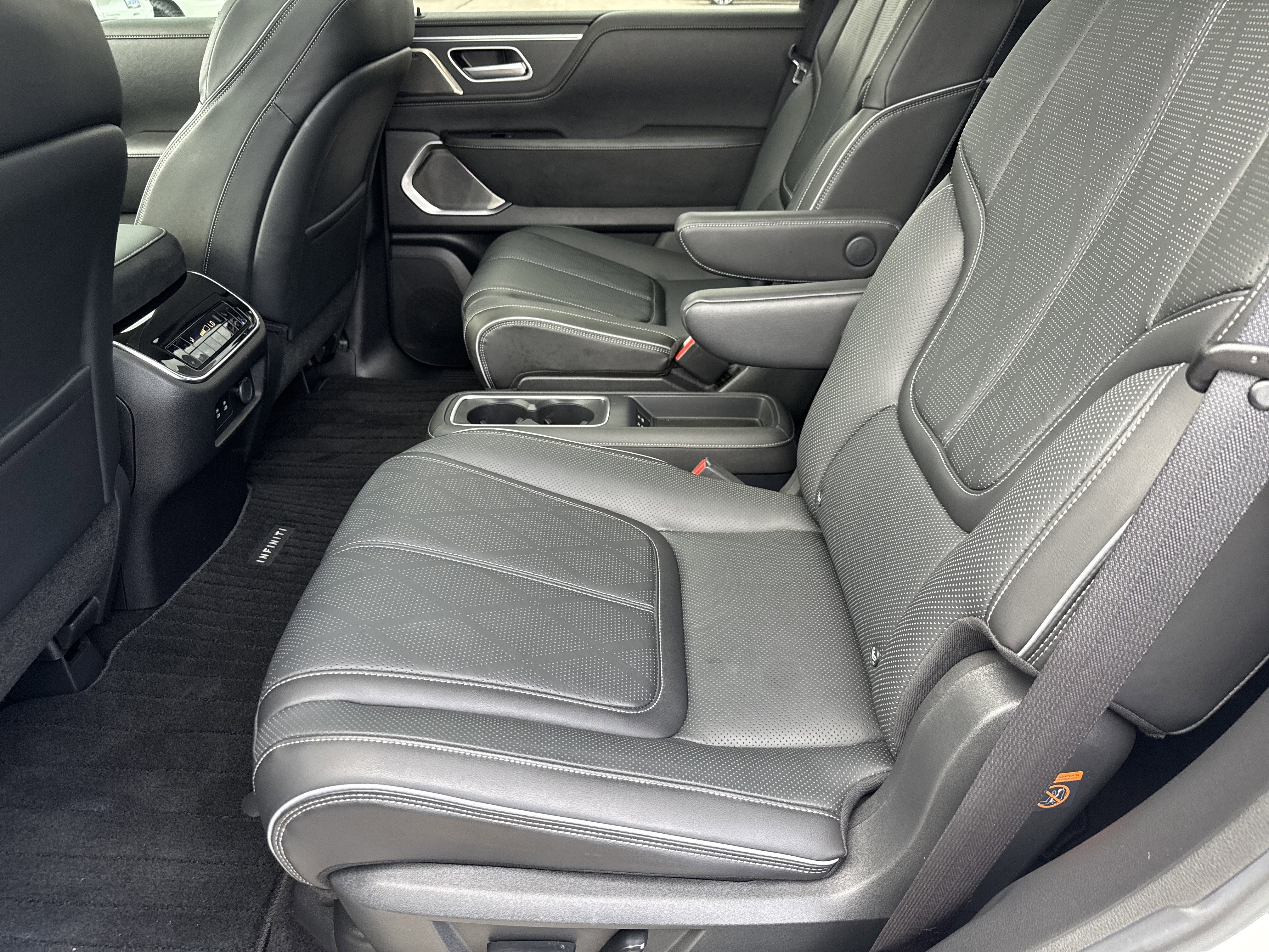 Used 2025 INFINITI QX80 Sensory w/ Exterior Package AWD/4WD image 11
