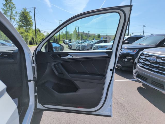 Used 2022 Volkswagen Tiguan SE R-Line AWD/4WD image 17