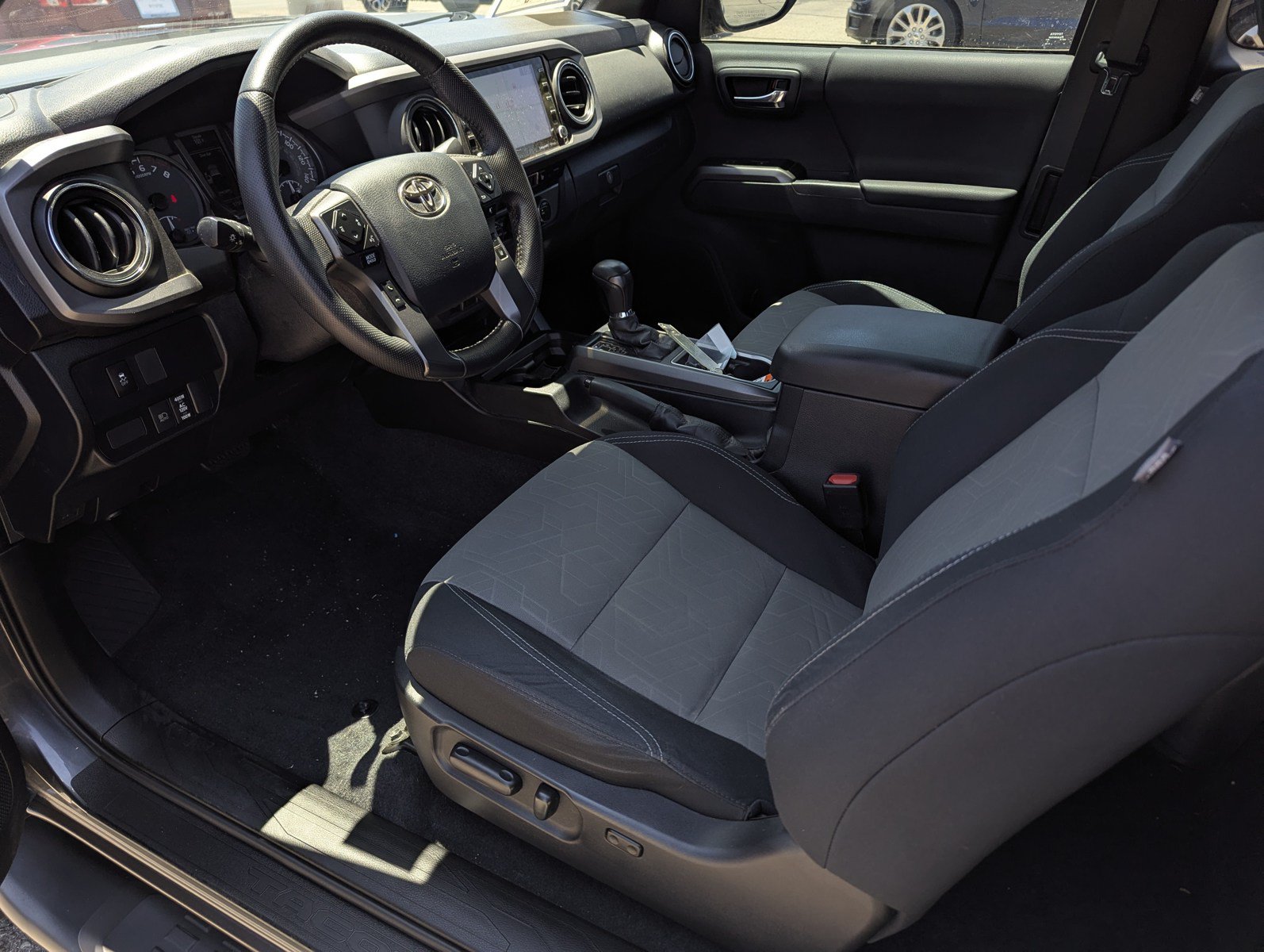 Used 2020 Toyota Tacoma TRD Off-Road w/ TRD Premium Off Road Package AWD/4WD image 9