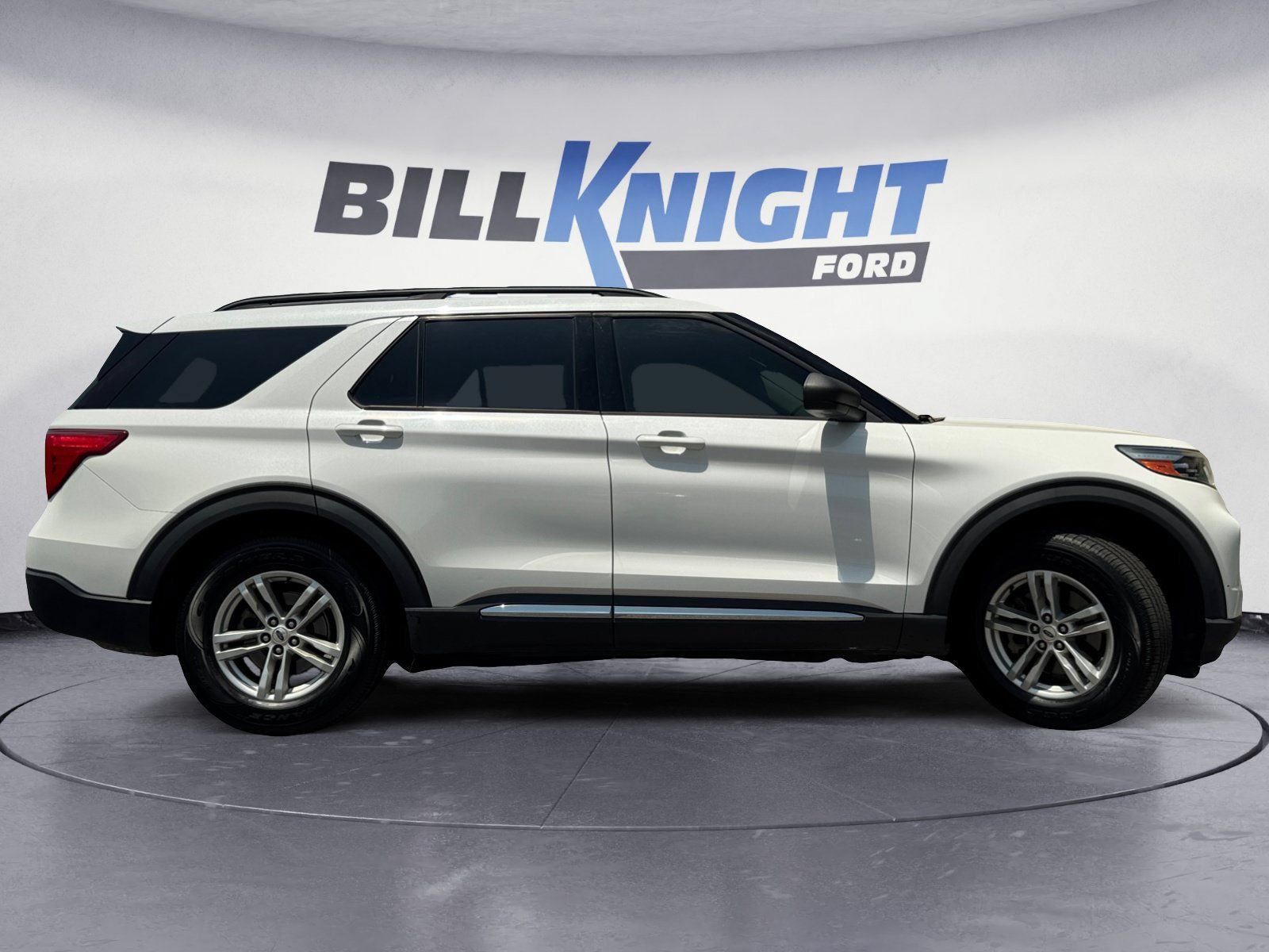 Certified 2020 Ford Explorer XLT w/ Equipment Group 202A RWD image 6