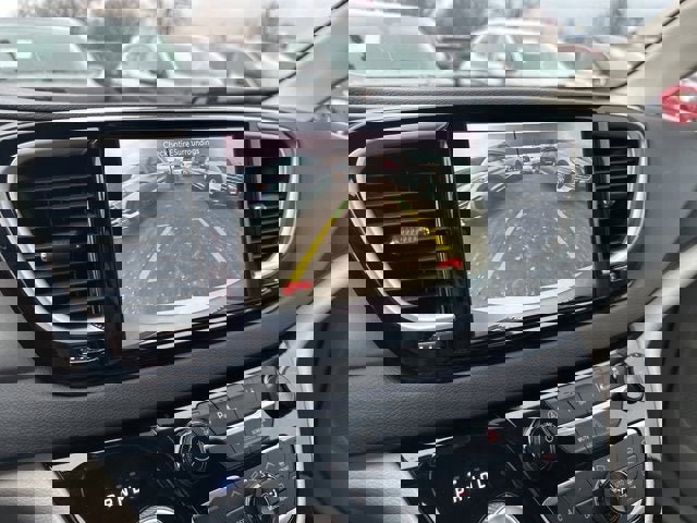 Used 2024 Chrysler Pacifica Touring-L image 8