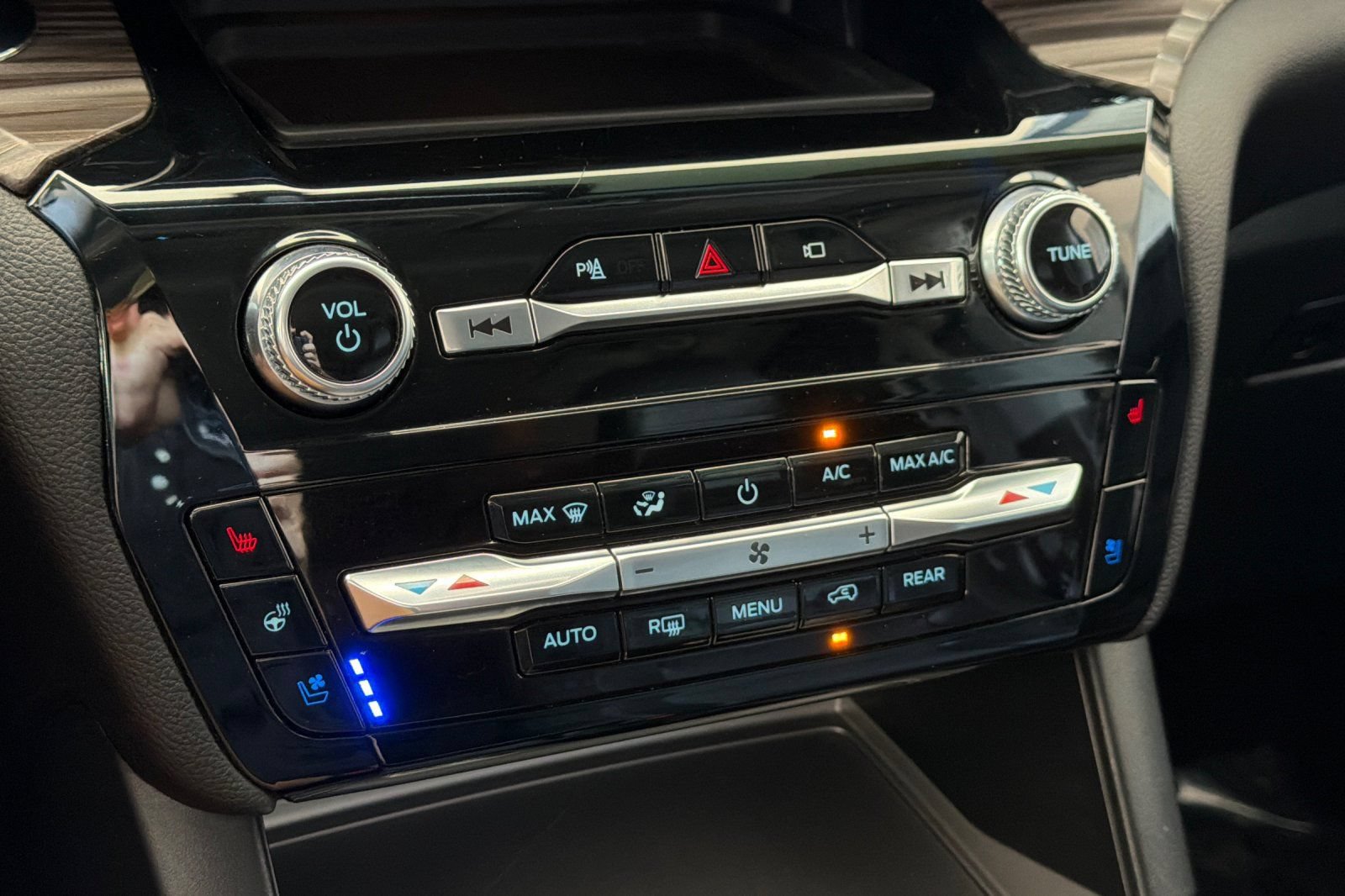 Certified 2023 Ford Explorer Limited RWD image 21
