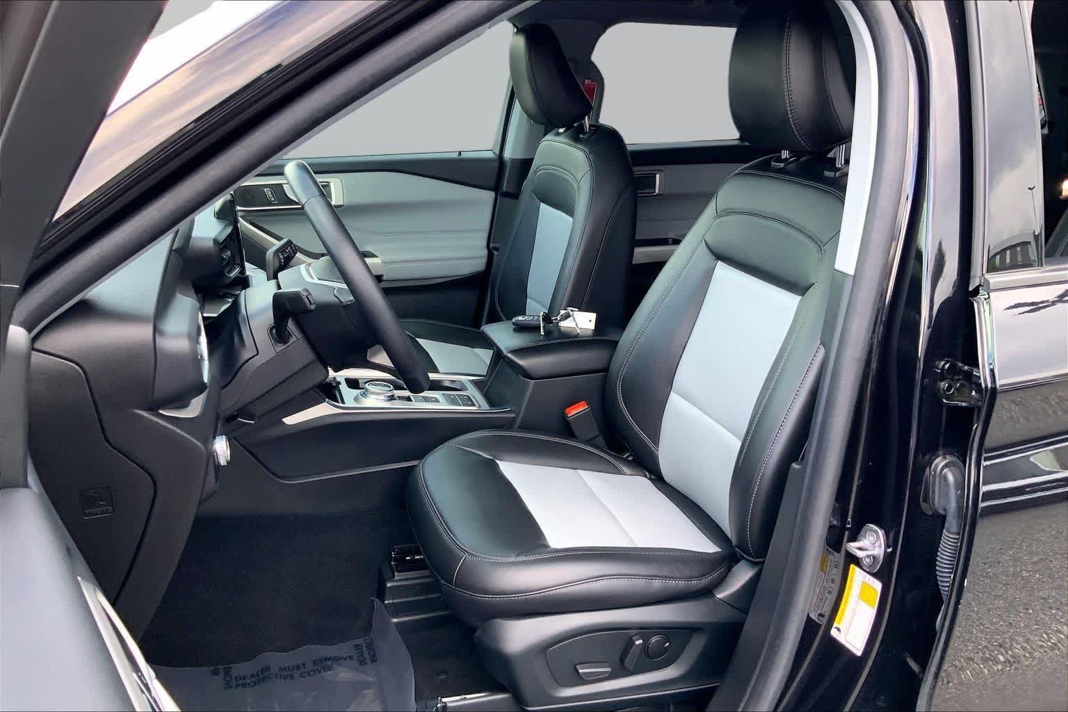 Certified 2023 Ford Explorer XLT w/ Equipment Group 202A RWD image 8