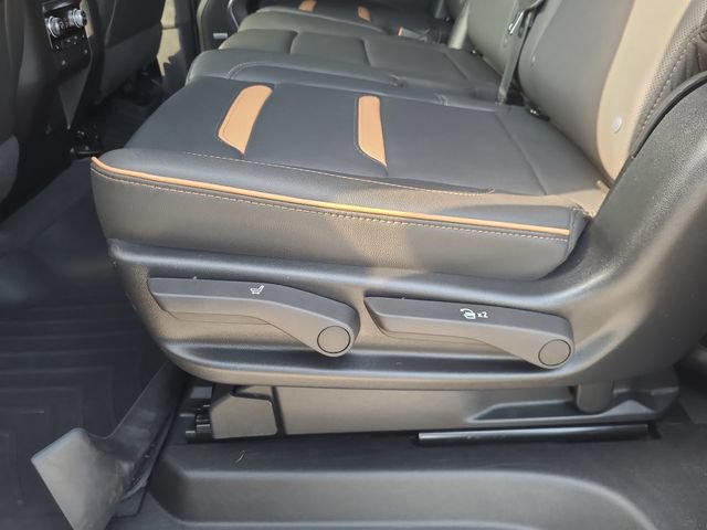 Used 2024 GMC Yukon XL AT4 AWD/4WD image 15