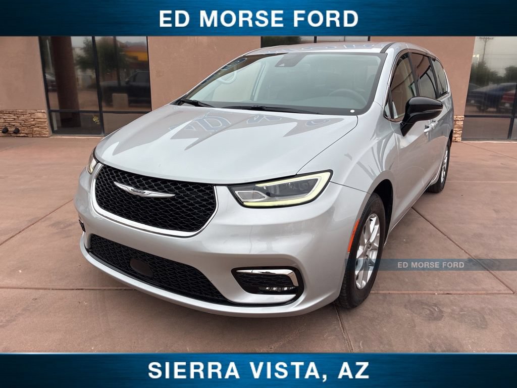 Used 2024 Chrysler Pacifica Touring-L FWD video 2