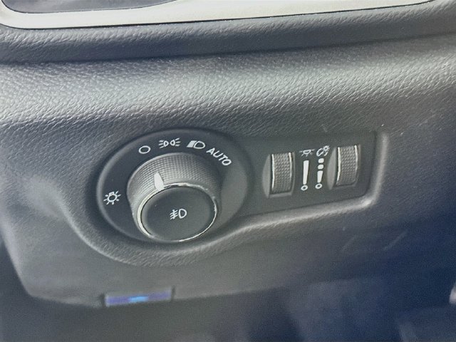 Used 2025 Chrysler Pacifica Select FWD image 15