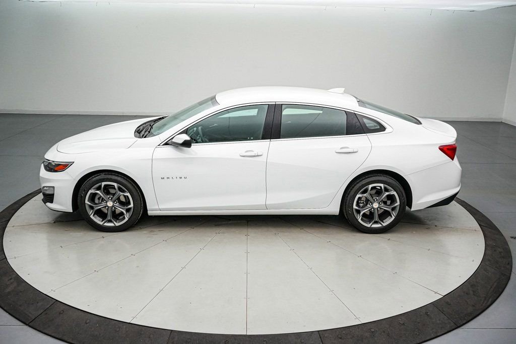 Used 2024 Chevrolet Malibu LT image 2
