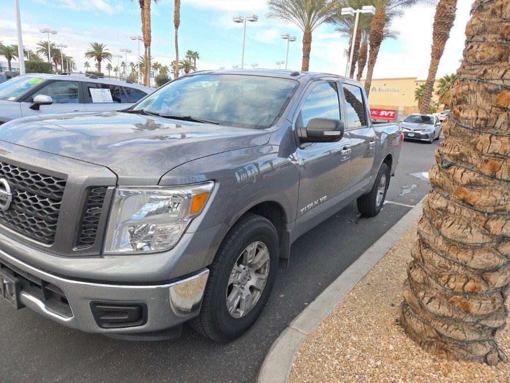 Used 2019 Nissan Titan SV image 1