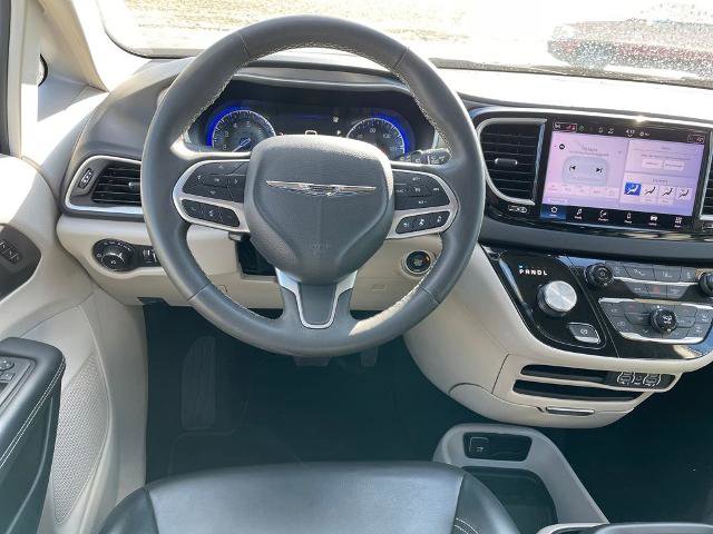 Used 2023 Chrysler Pacifica Touring-L image 21