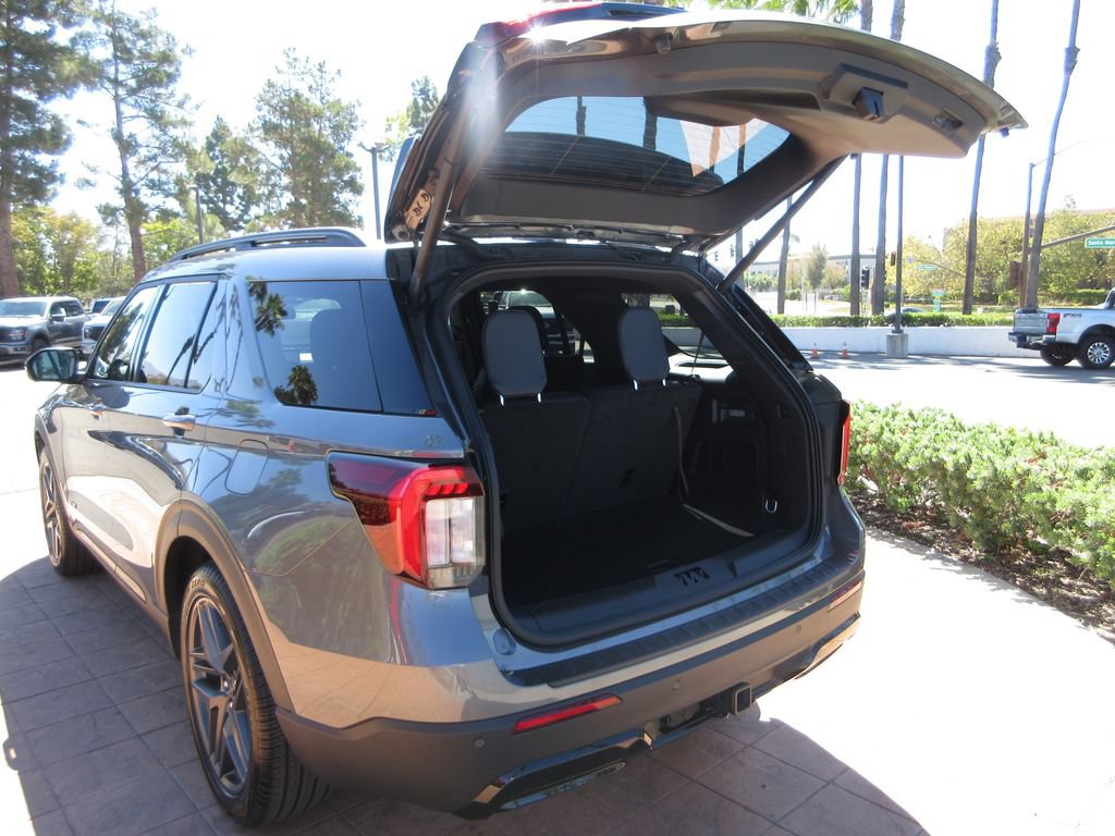 Certified 2026 Ford Explorer ST-Line w/ ST-Line Street Pack RWD image 26