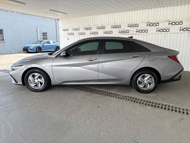 Used 2025 Hyundai Elantra SE FWD image 22